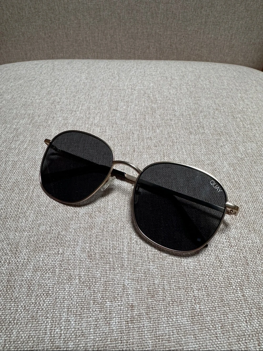 Quay Australia JEZABELL Round Sunglasses - Gold/ Smoke